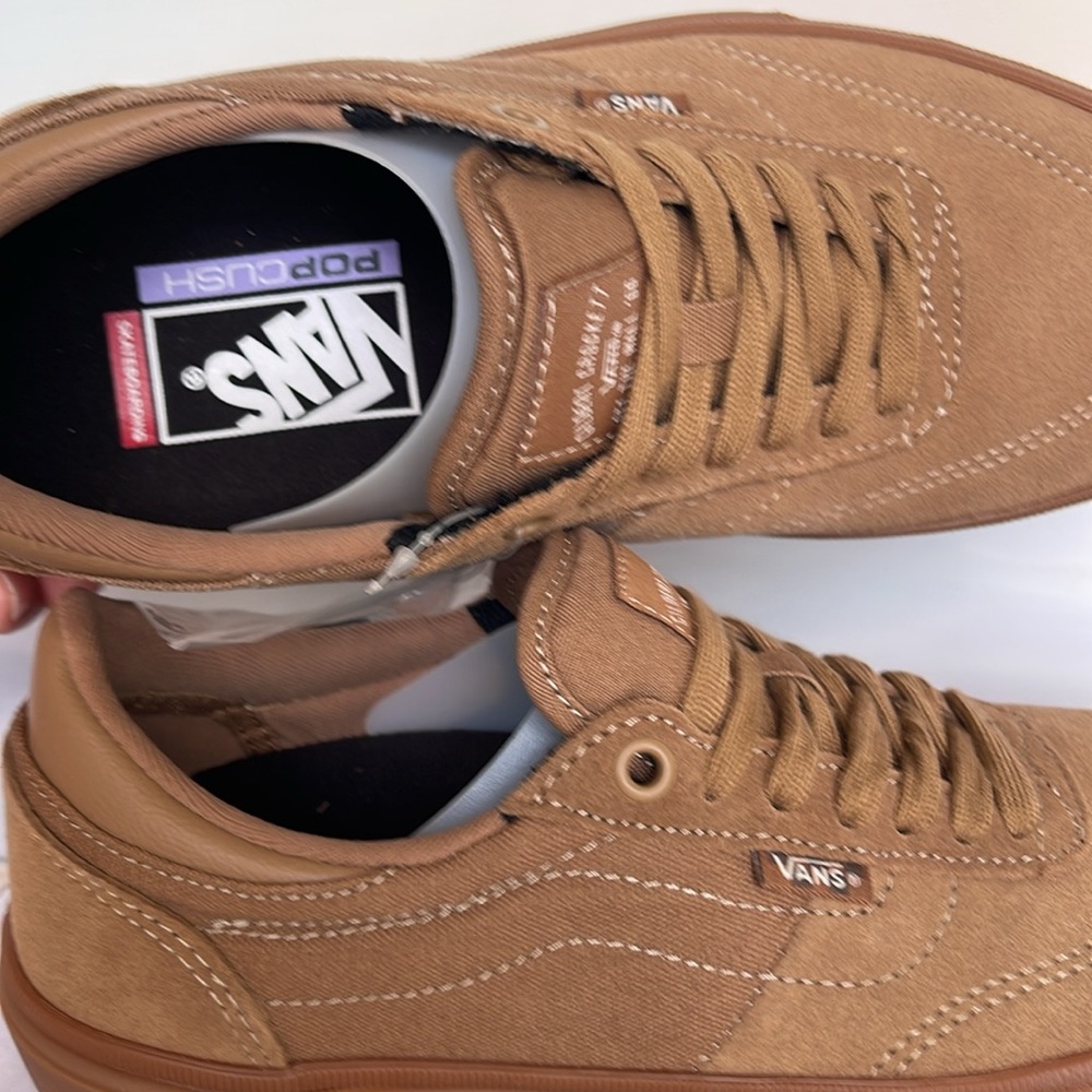 Vans WMNS Gilbert Crockett
Brown/Gum
VN0A5JIFB7G
Sneakers - Picture 15 of 16